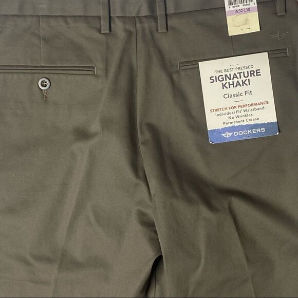 Dockers | NWT Signature Khaki Classic Fit Dress Pants - Picture 6 of 8